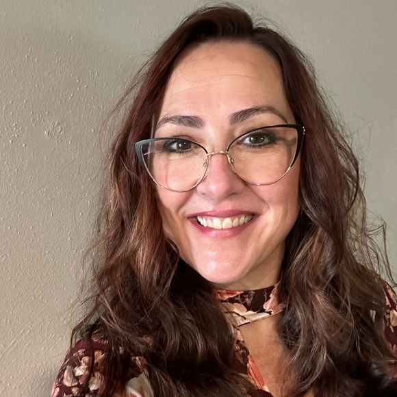 Meet your Posher, Jennifer - Picture 1 of 1